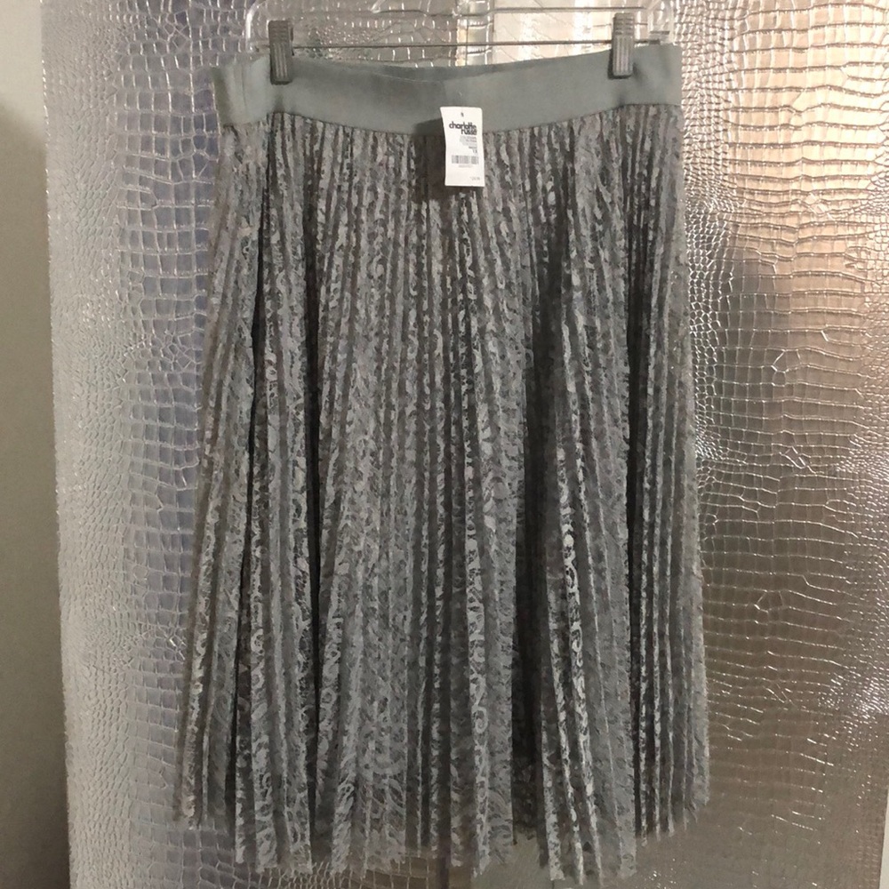 Pleated lace skirt